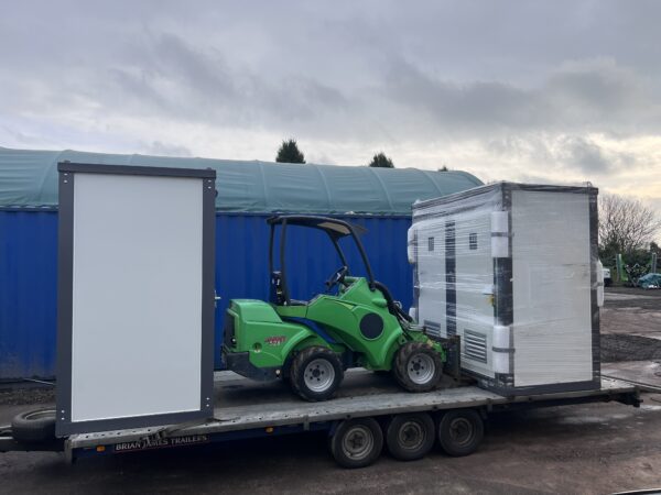 New Unused 1+1 Mains Portable Double Toilet Block - Image 3